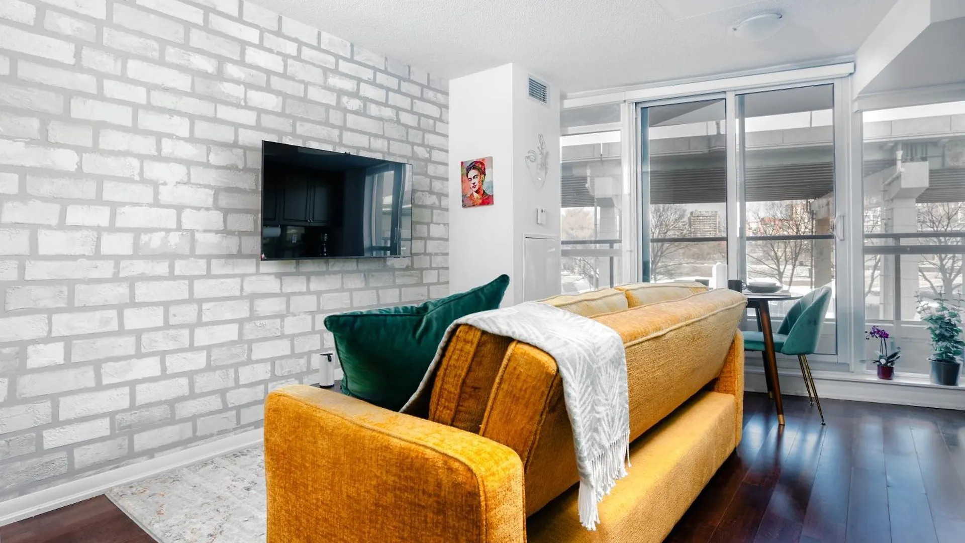 Lejlighed Downtown-Cozy Modern 1Br Condo - Near Lake, Parks & Transit Toronto