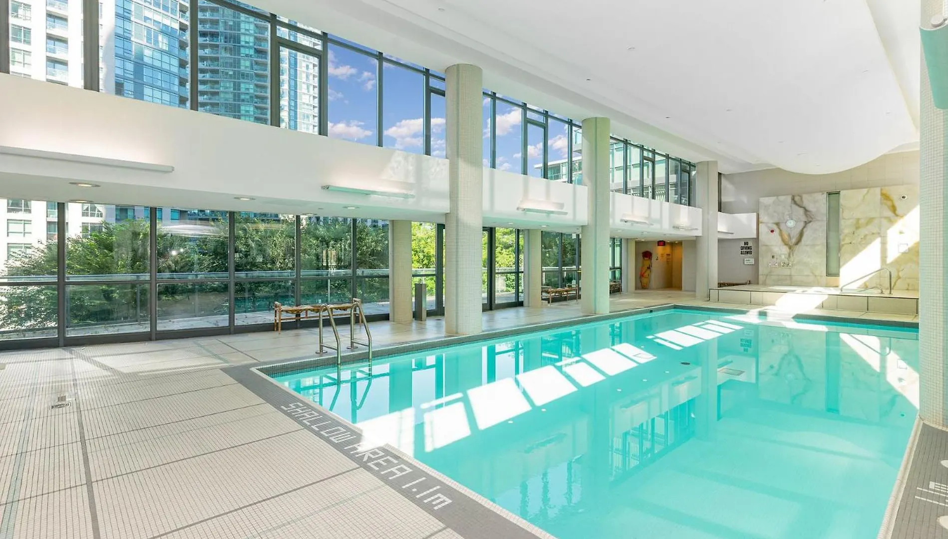 Lejlighed Downtown-Cozy Modern 1Br Condo - Near Lake, Parks & Transit Toronto