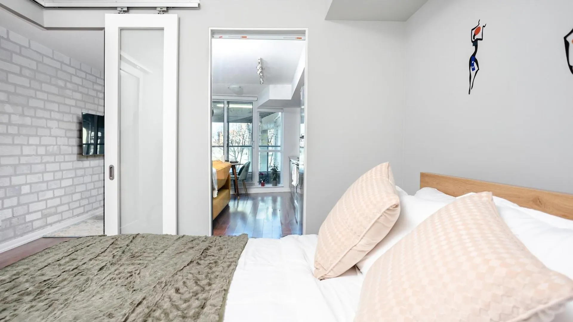 Апартаменты Downtown-Cozy Modern 1Br Condo - Near Lake, Parks & Transit Торонто