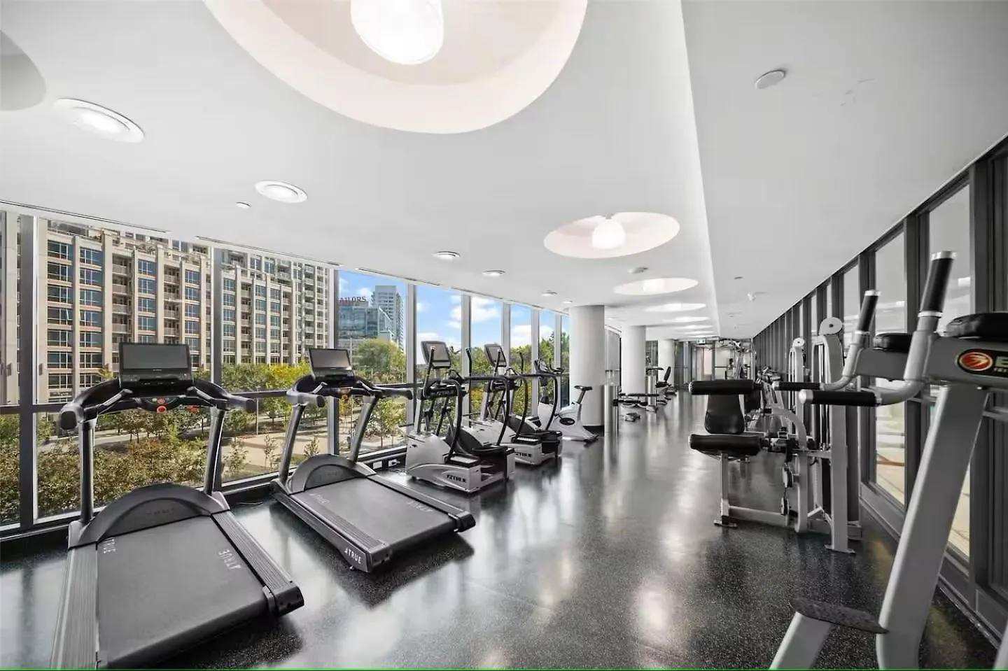 Апартаменты Downtown-Cozy Modern 1Br Condo - Near Lake, Parks & Transit Торонто